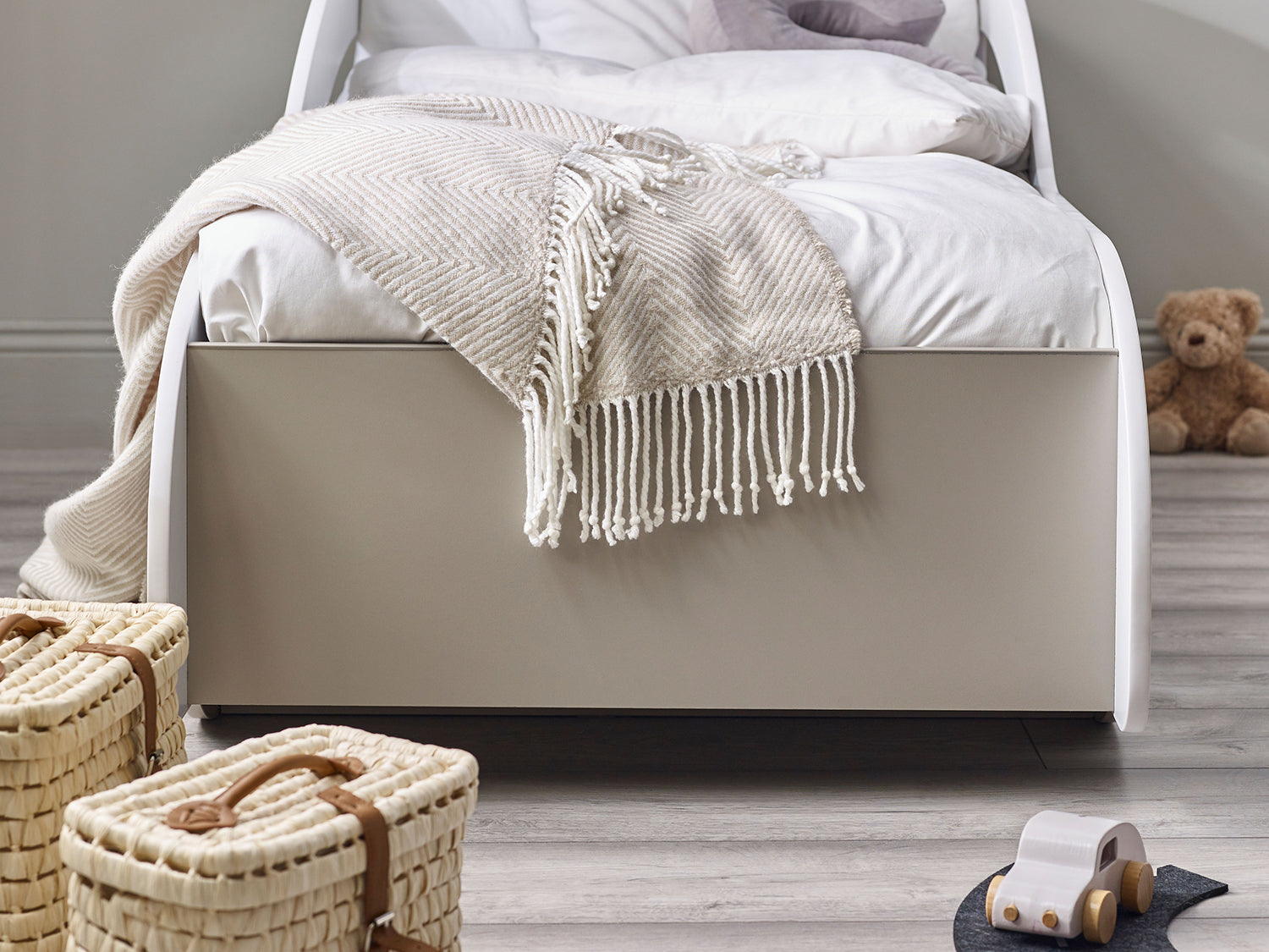 Julian Bowen Atlantis Car Bed - White