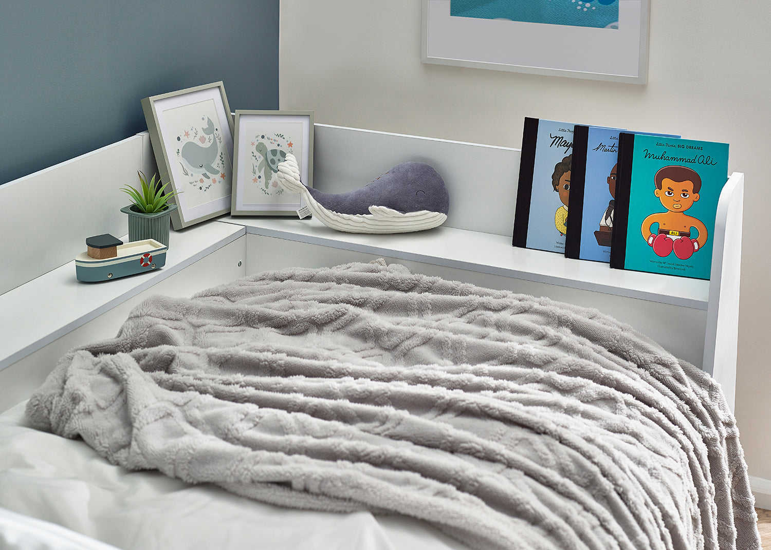 Julian Bowen Cyclone Daybed - White