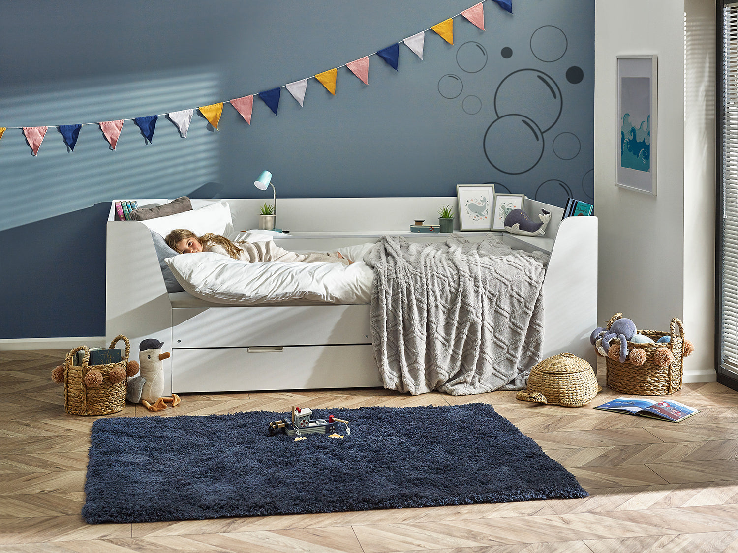 Julian Bowen Cyclone Daybed - White