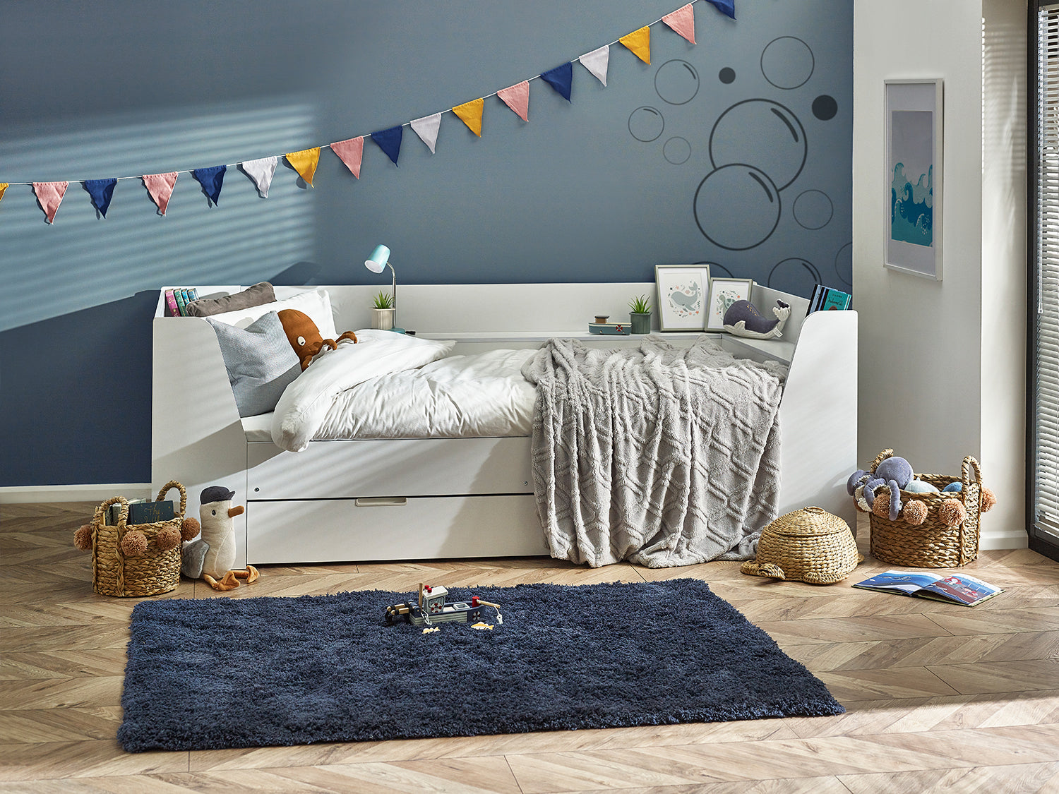 Julian Bowen Cyclone Daybed - White