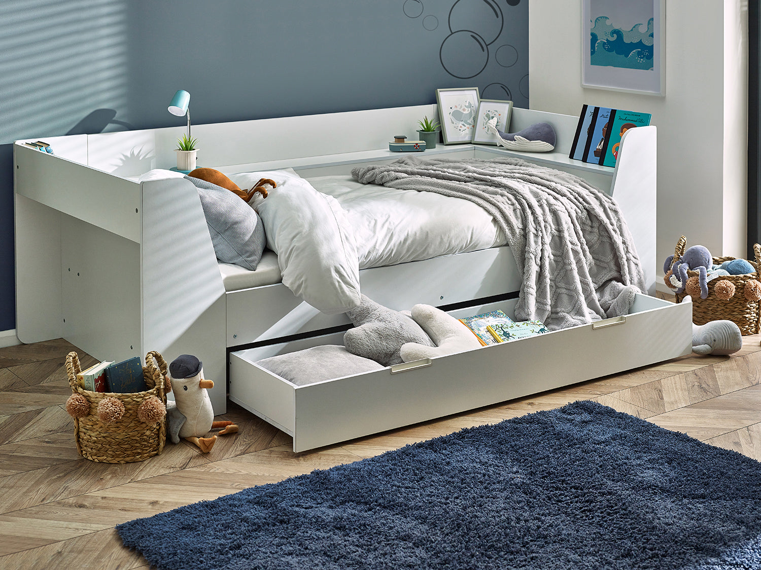 Julian Bowen Cyclone Daybed - White